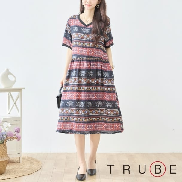 TRUBE ワンピース 半袖 コットン オリエンタル調 エスニック柄 N82-515 ブラック M L fmsd 薄手 Vネック ロング丈 夏 涼しい ナチュラル ゆったり 体型カバー ミセス 春夏 きれいめ 大人カジュアル上品 リゾート