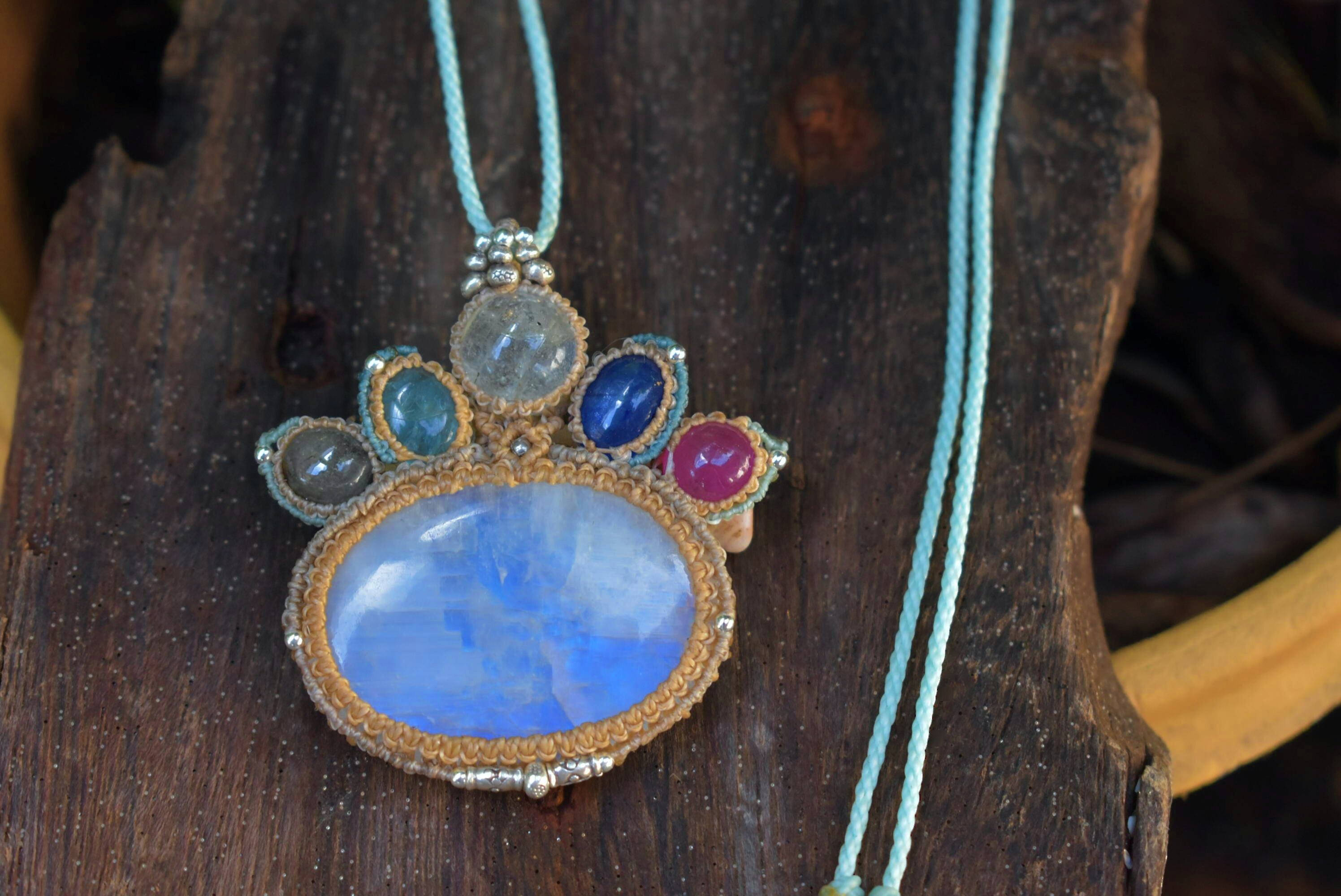 ムーンストーンと小さな実たち★マクラメペンダントmoon001