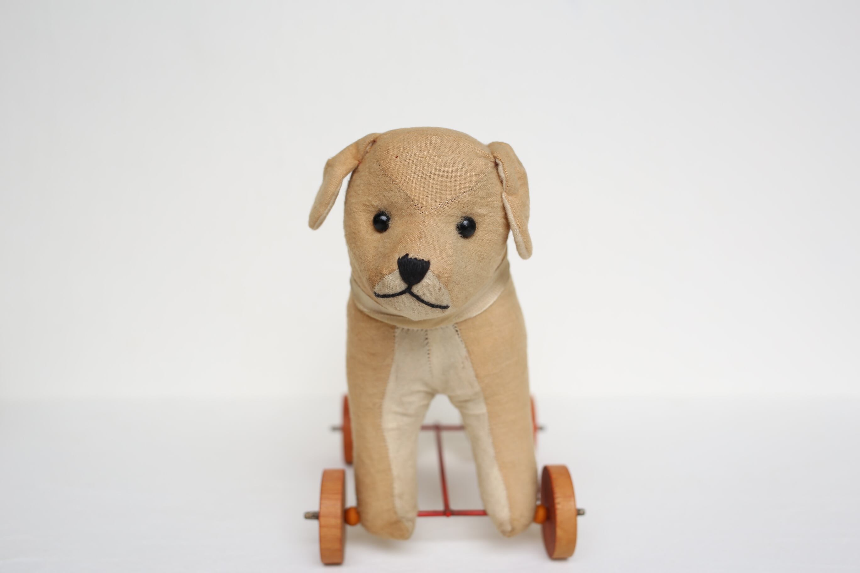 フランス アンティーク ヴィンテージ つぶらな瞳の車輪付きのイヌ プルトイ N-03070