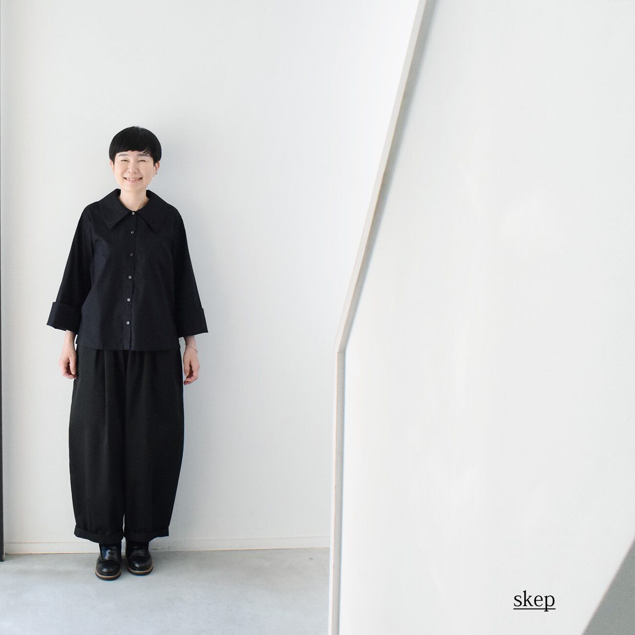 コットン100％ 大襟シャツブラウス：黒［TO19LSBK］ | skep-online shop