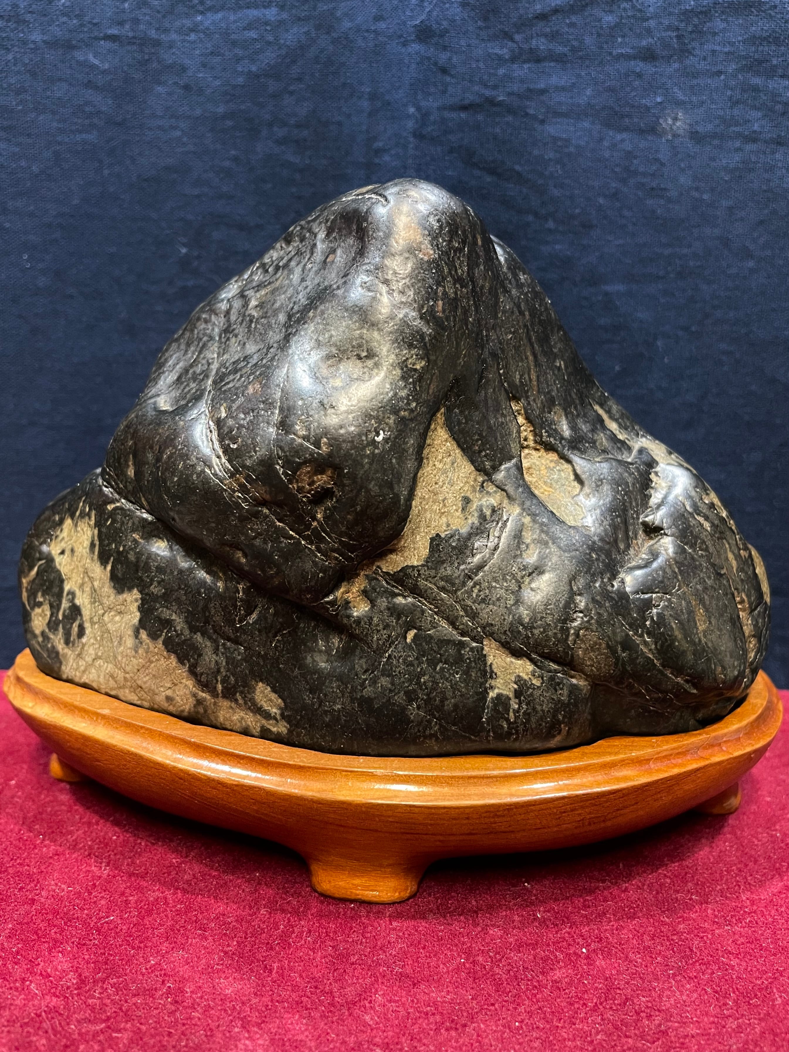 神居古潭石、鑑賞石、水石、台座付き神居古潭石、古潭石 神居古潭石、鑑賞石、水石、台座付き神居古潭石 【公式通販】