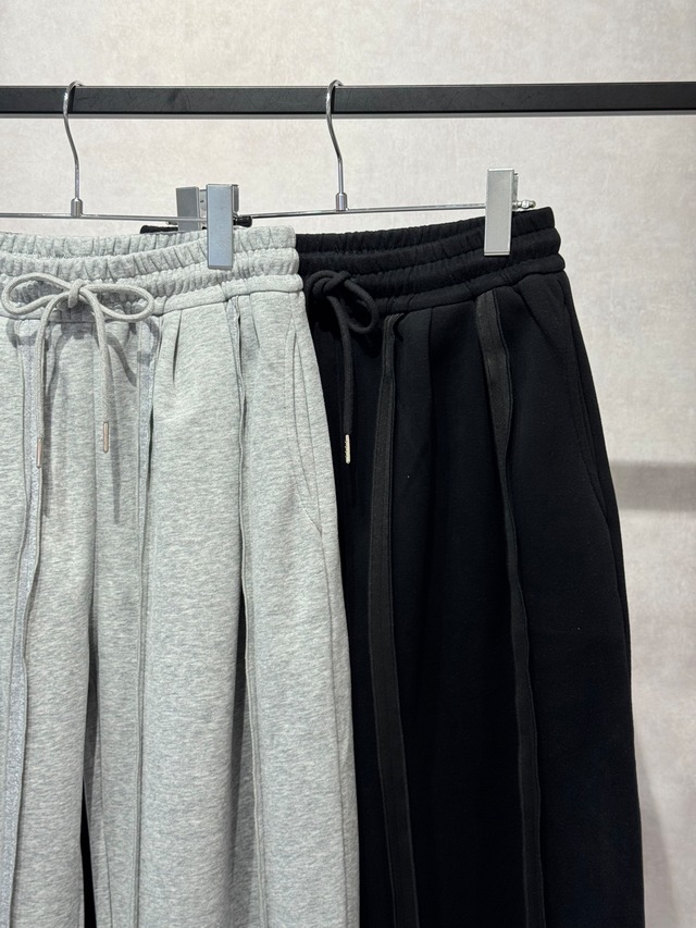 FW materials mellow sweat pants