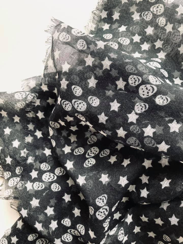 洗える大判ストール ブラック スター＆スカル柄 | 世界の輸入雑貨