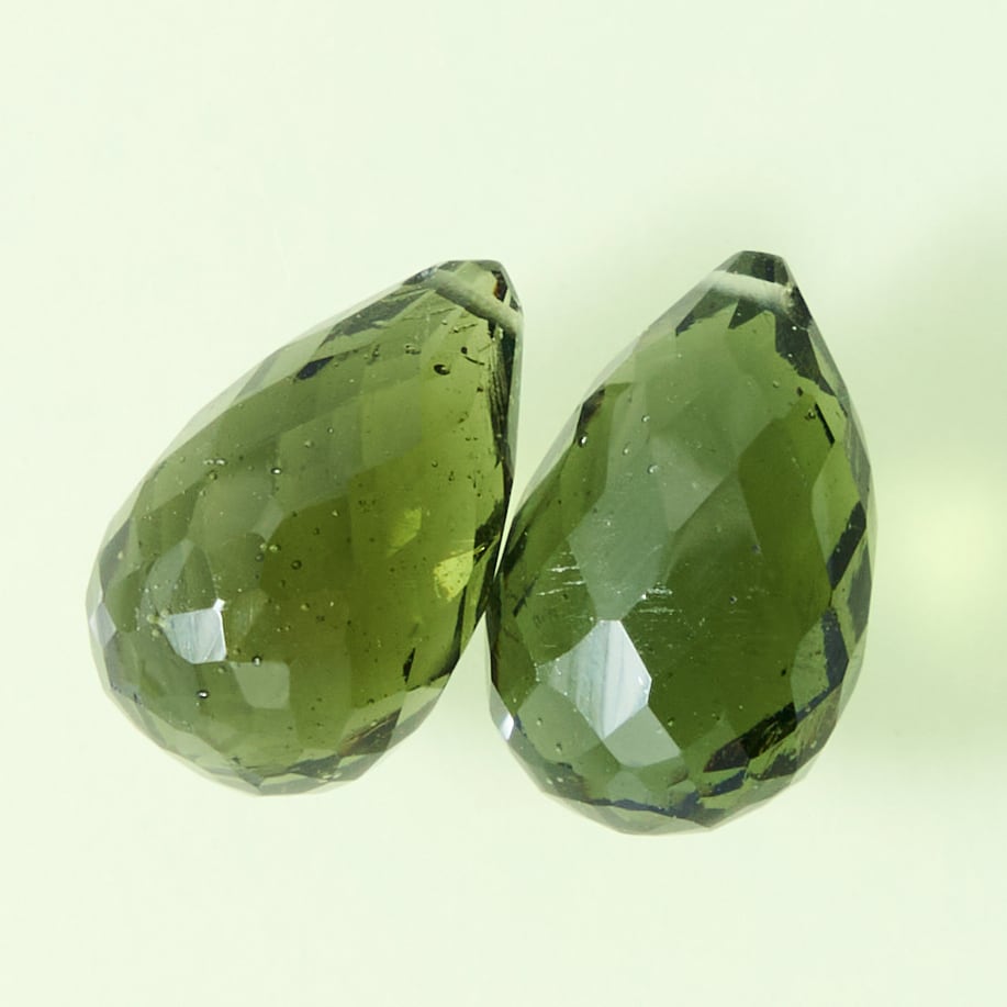 【稀少石】(ペア) モルダバイト 7.05ct/ブリオレットカット/穴あり【チェコ共和国】nmod-0042