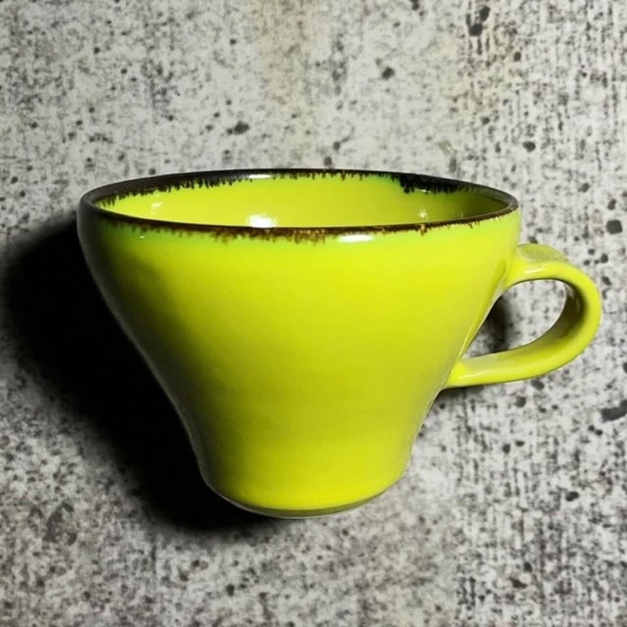 ふちどりマグ つやきいろ