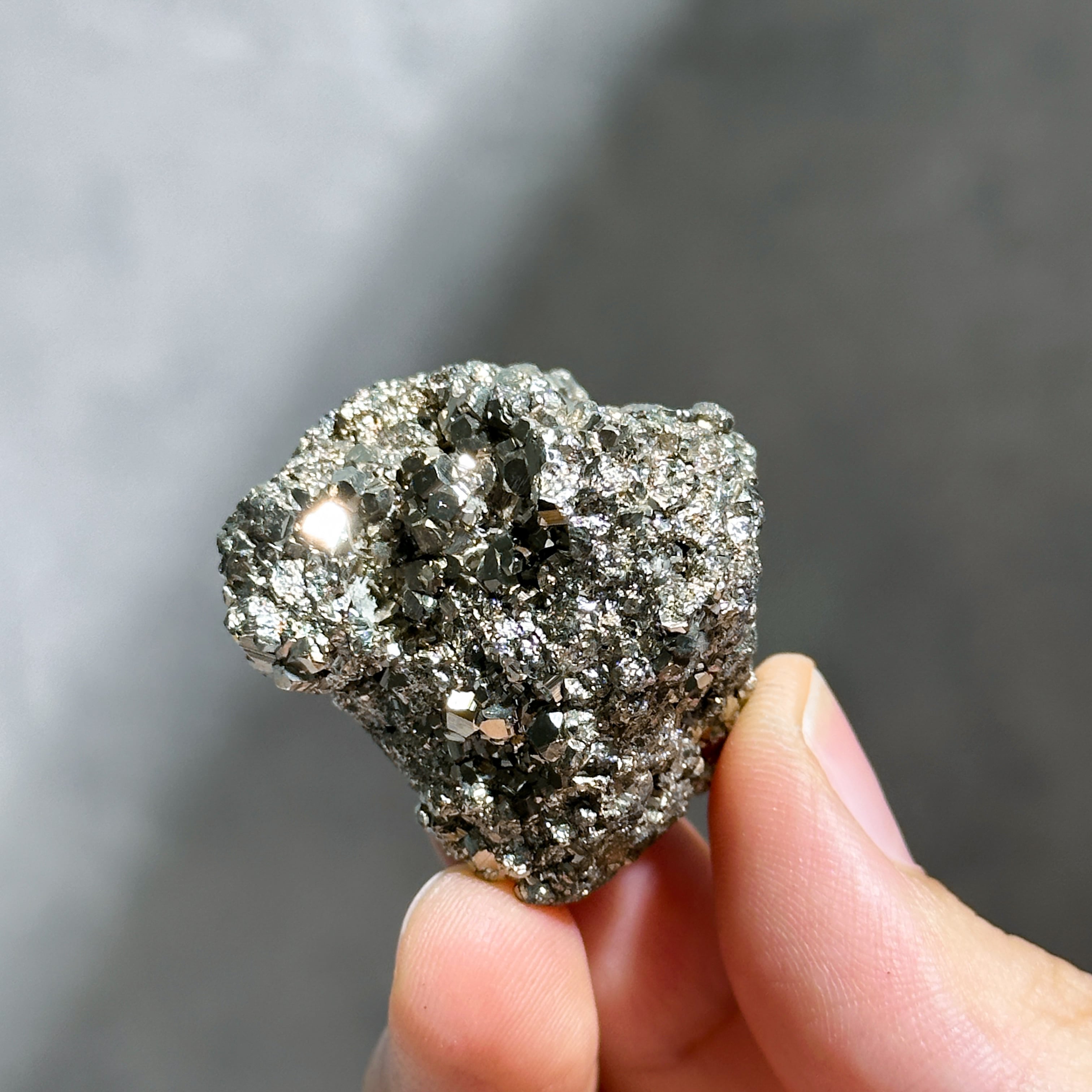 パイライト 自然石 黒色台座付き パイライト原石 黒色台座付き 天然石/原石/パイライト/1個