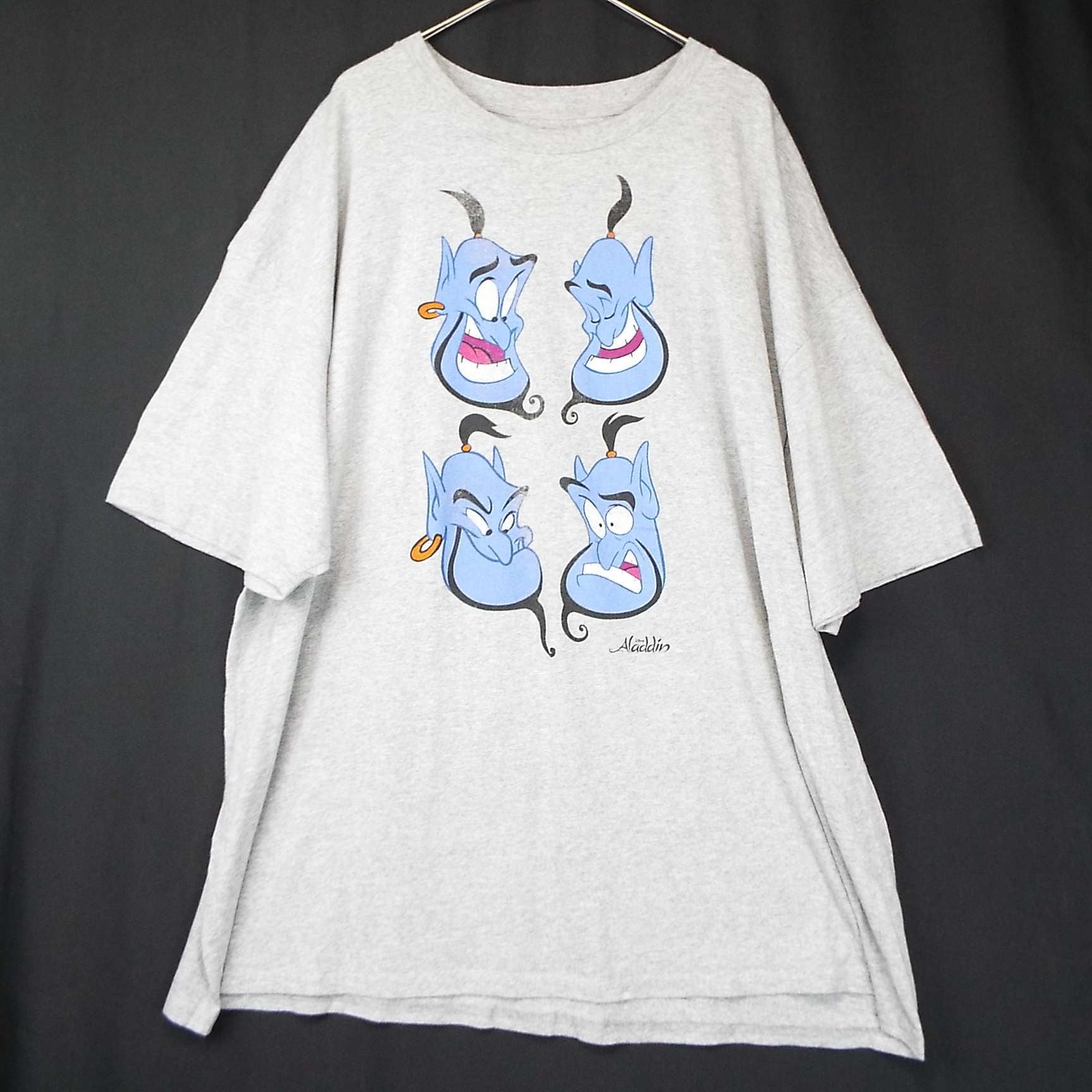 4XL｜Disney ディズニー正規品 Aladdin Genie アラジン ジーニー　アニメ キャラクター 前プリ 半袖Tシャツ ライトグレー  US古着【湘南倉庫】ビッグサイズTシャツ | 海外USインポート古着屋OVER25（湘南・仙台）90年代、00年代　パーカー男子女子 powered  by ...