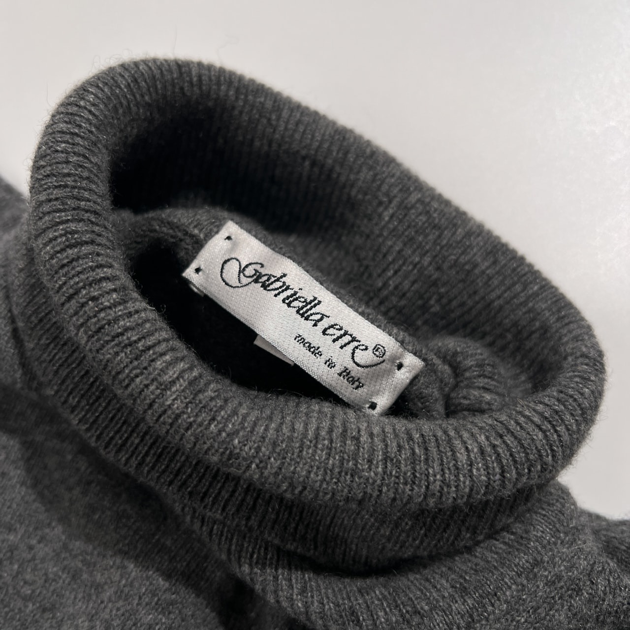 カシミヤ100% イタリア製 Gabriella erre タートルネック 半袖 カシミア ウールニットセーター ハイゲージ サイズ M /グレー/大丸