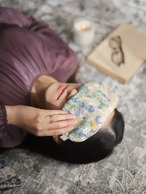 【玄米ハーブカイロ】栽培中農薬や肥料を使わず育てたハーブ使用／Woodland Bloom柄 選べるハーブ カバー付