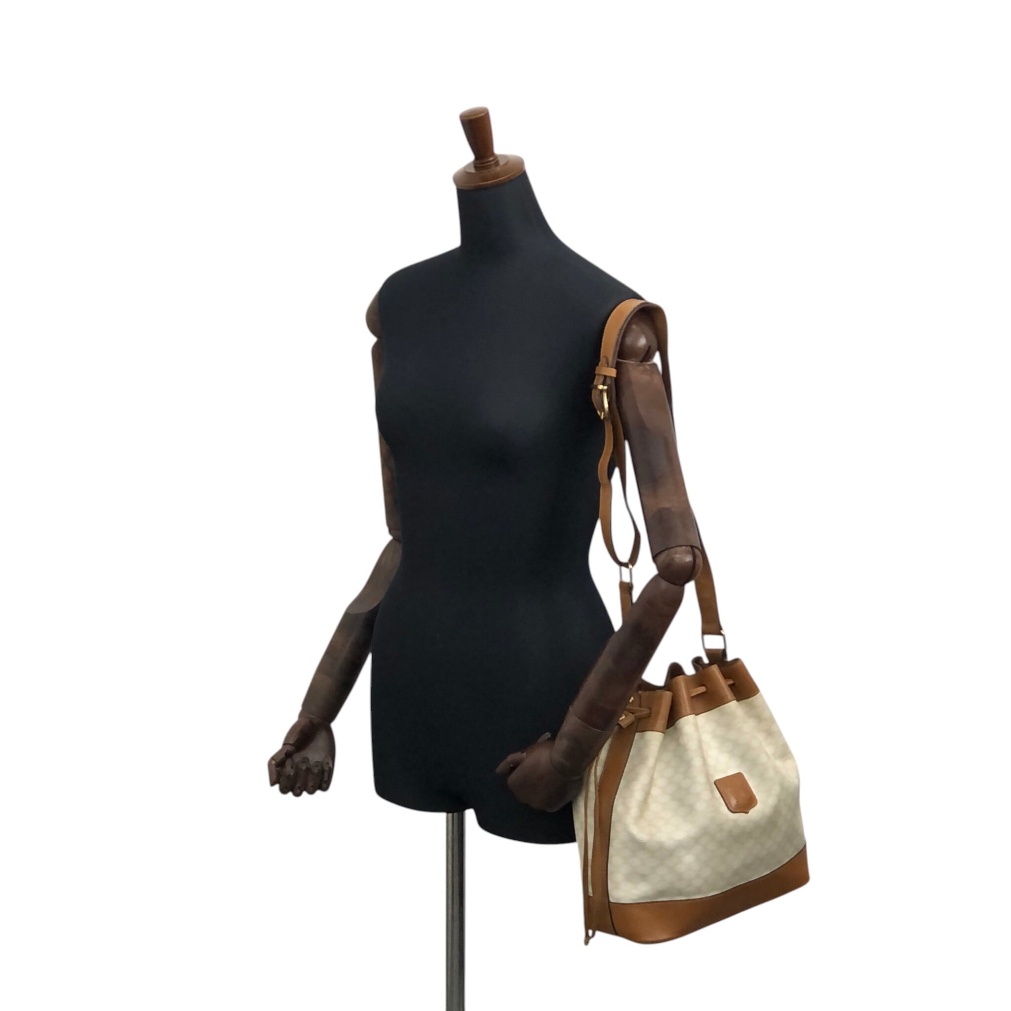 CELINE セリーヌ マカダム  ショルダーバッグ ホワイト ブラゾン型押し PVCレザー  y88uii CELINE セリーヌ マカダム ショルダーバッグ ホワイト ブラゾン型押し