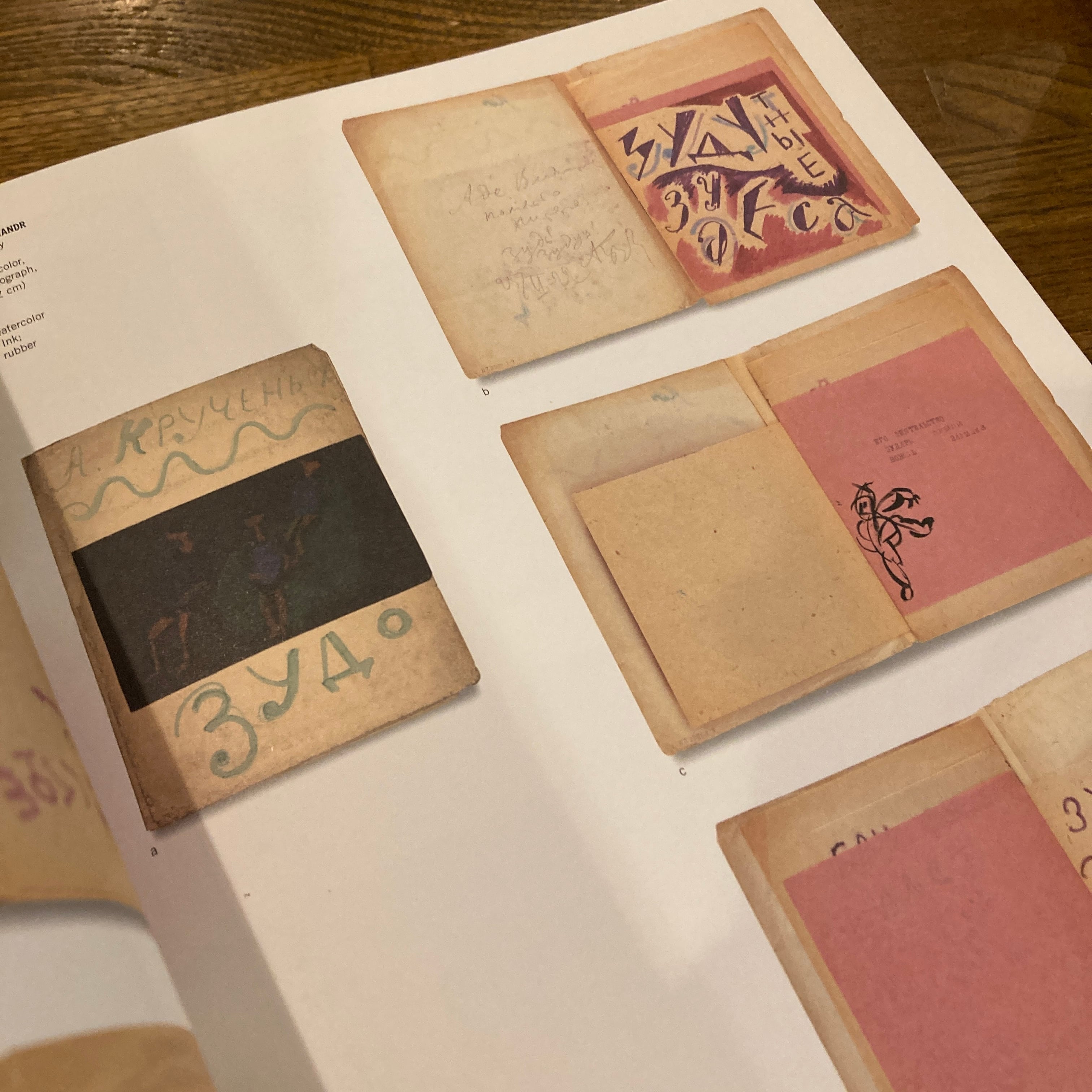 洋書 THE RUSSIAN AVANT-GARDE BOOK 1910-1934 The Russian Avant-Garde Book 1910-1934 ARTBOOK | D.A.P. 2002