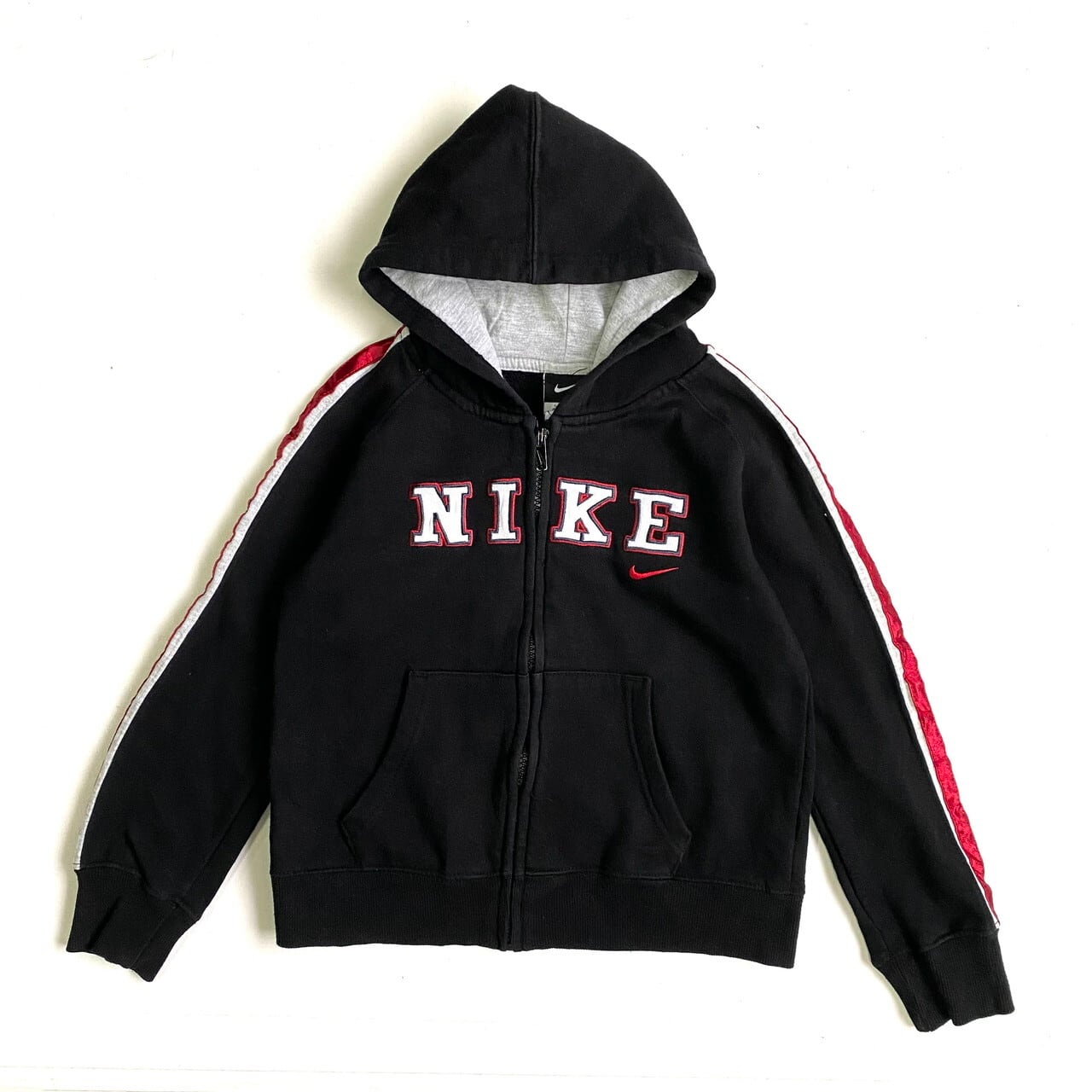 Kids Nike ナイキ スウェットパーカー キッズ 7歳 130cm相当 古着 フルジップパーカー 子供服 ジャンパー ブラック 黒 ロゴ刺繍 パーカー Swe30 Cs29 30 Cave 古着屋 公式 古着通販サイト