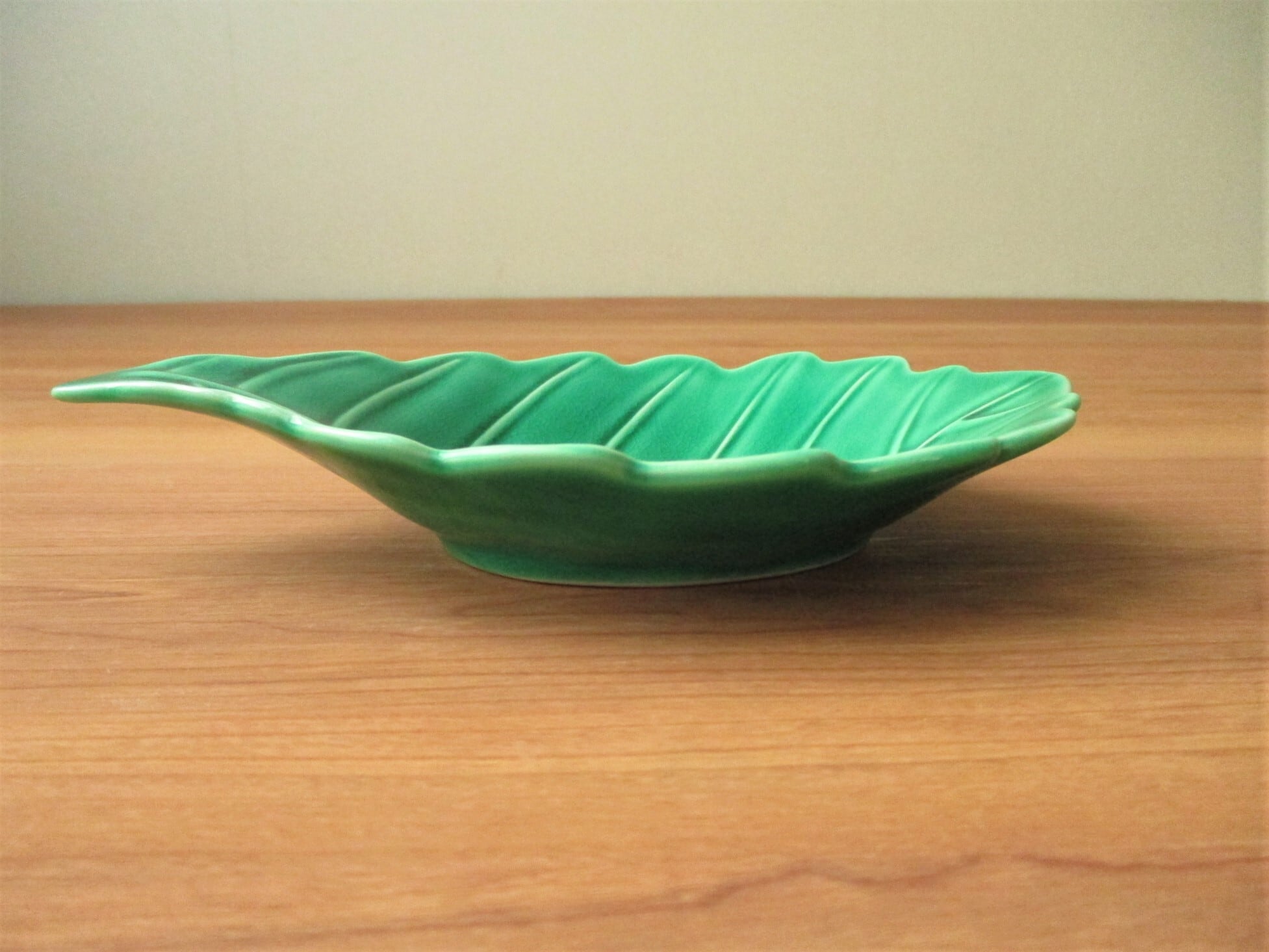 緑交趾柏型皿【波佐見焼】 | 有田焼や心器