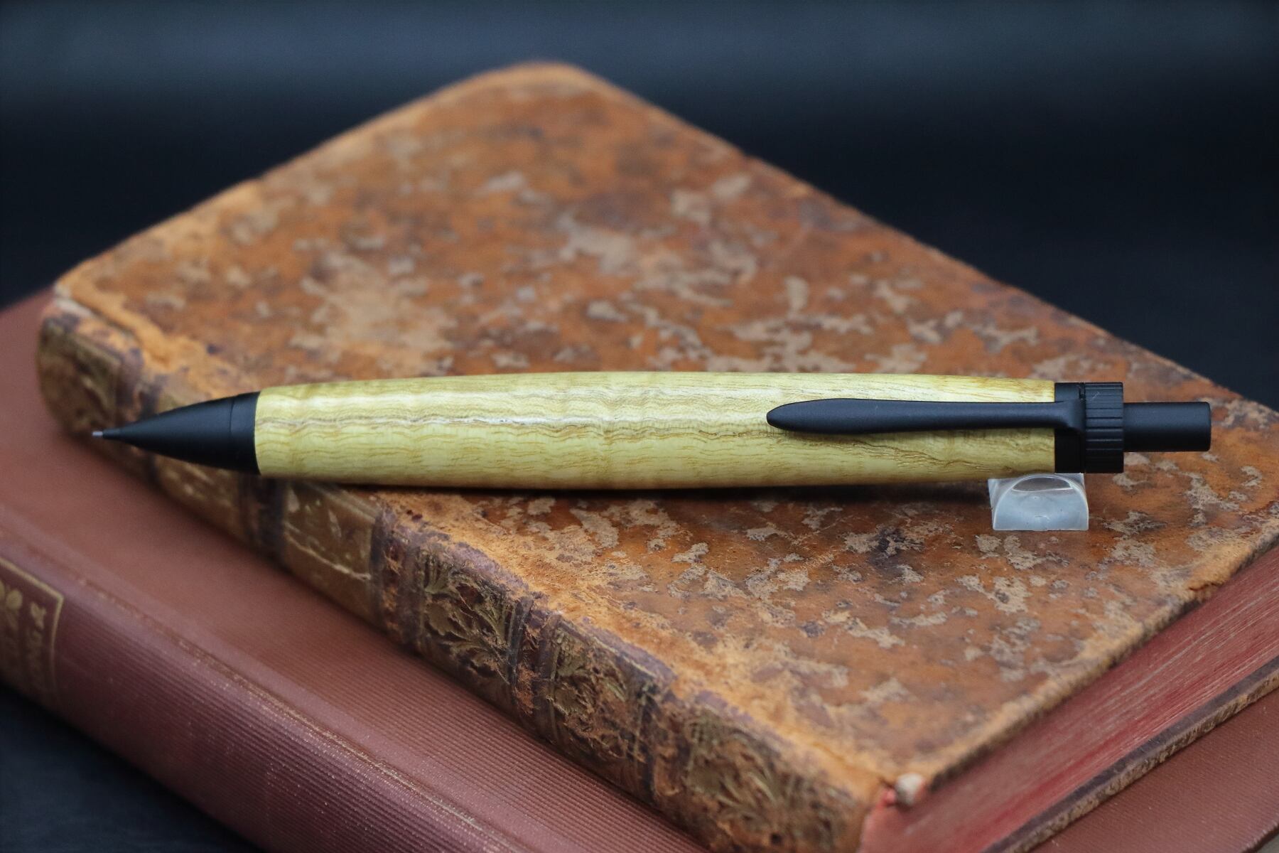 銘木　書道筆（羊毫）　黄金樟木瘤　ハンドメイド　手作り　（筆立て付き）無垢材 国産銘木の最高峰 黒柿 縞柿模様・Pencil 0.5mm」木軸シャープ
