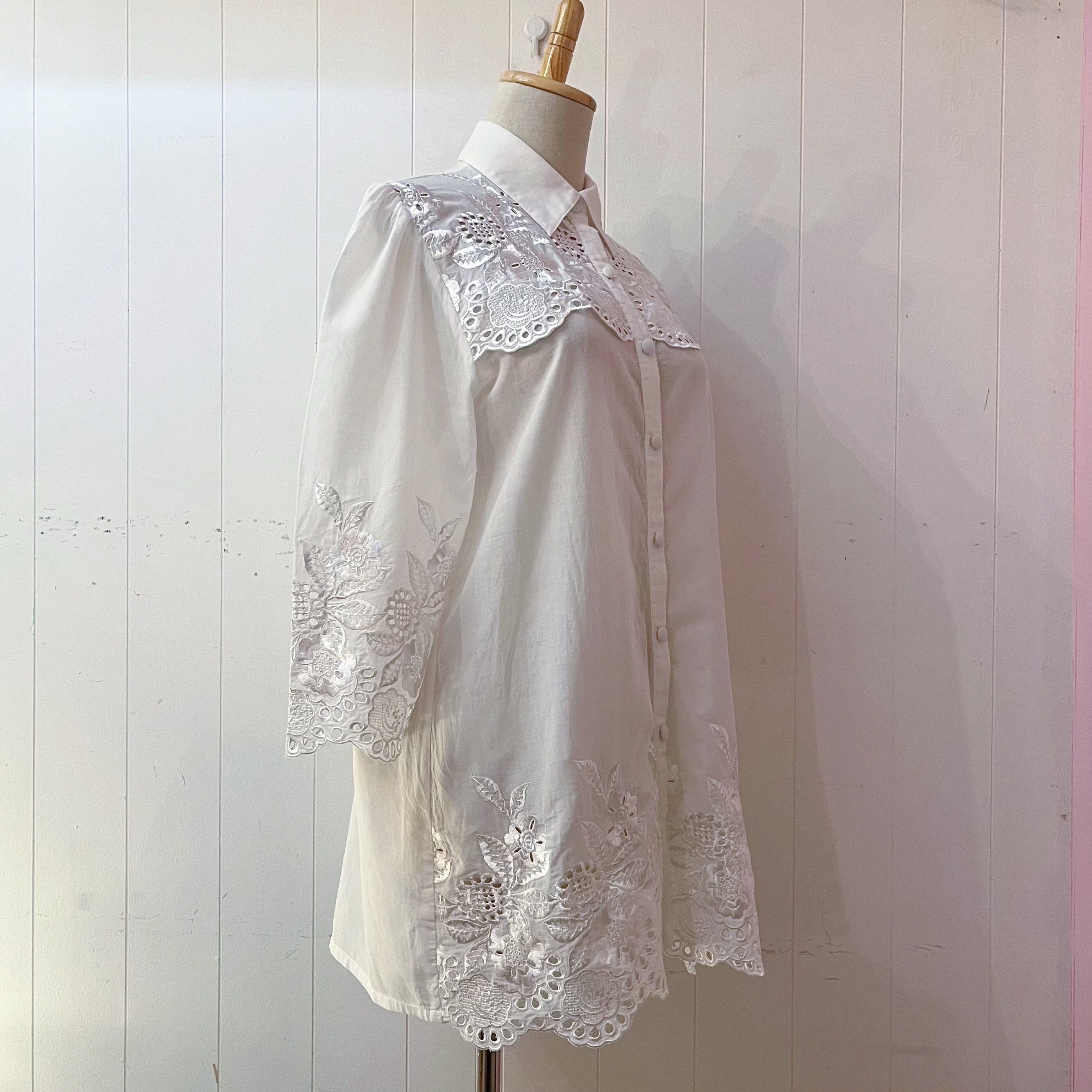 flower embroidery white blouse