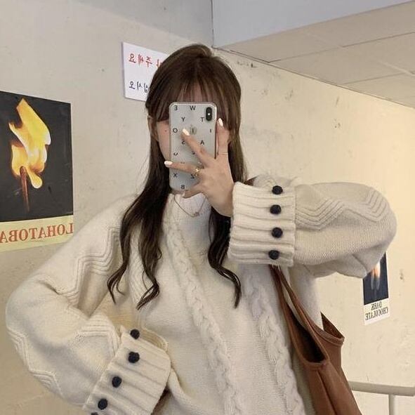 トップス セーター レディース ポンポン デザイン袖 カットソー ビックトレーナー チュニック 送料無料 長袖 ボリューム袖 バルーンスリーブ ハイネック ダボっと オーバーサイズ 編み込み ケーブル編み 袖ボタン 大人可愛い きれいめ カジュアル 大人 上品 お洒落 大人女子 キュート ルーズ 無地 秋 冬 10代 20代 30代 40代 オフィス 通勤 学生 デート お出かけ 女子会 普段使い 韓国 ファッション 楽ちん S M L XL 2XL ゆったり おおきめ ビックシルエット