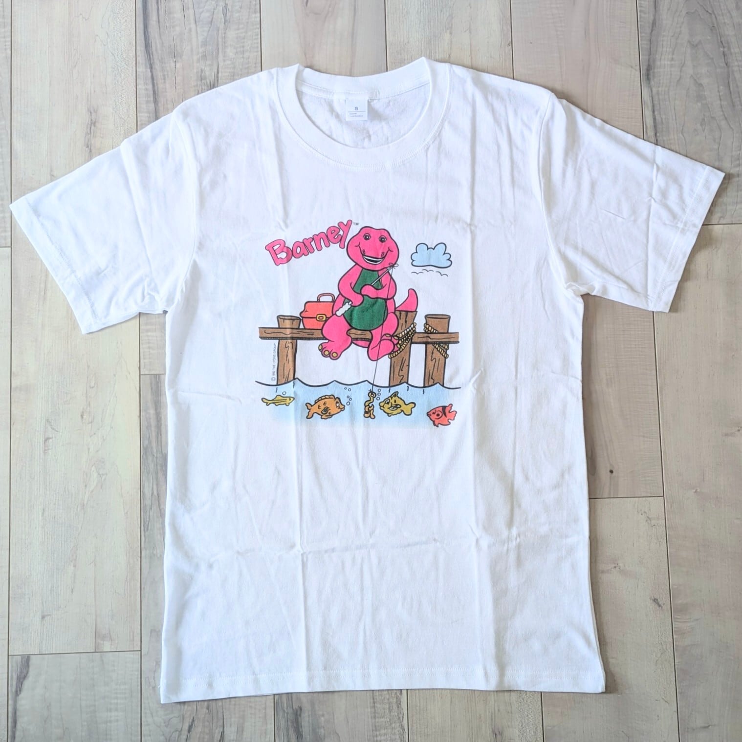【 Barney & Friends ( バーニー&フレンズ ) 】Barney fishing Tシャツ / バーニー 釣り〚アメリカン雑貨 アメトイ〛