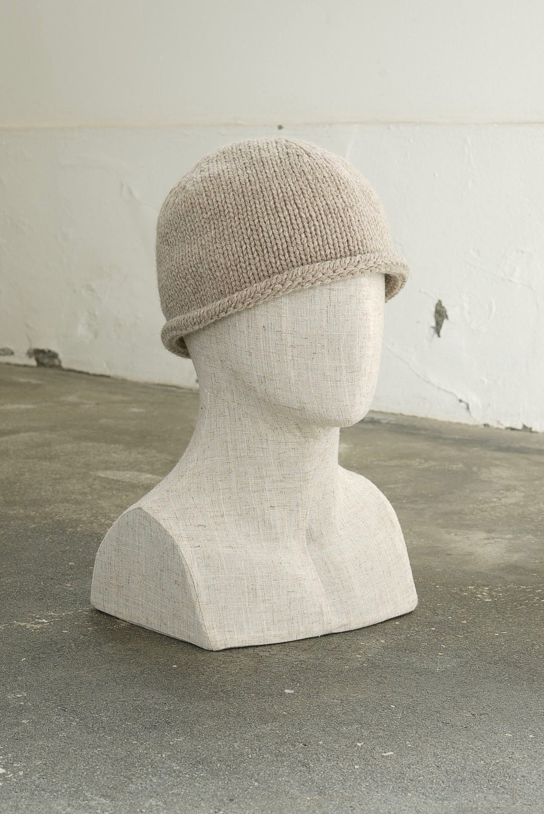 FORME D'EXPRESSION - HAND KNITTED BEANIE (ALMOND)
