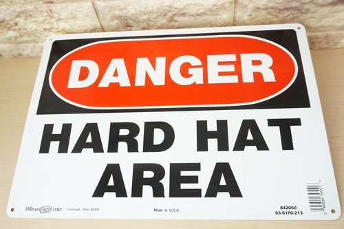 アルミ看板（DANGER HARD HAT AREA）