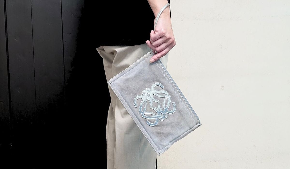 LOEWE ロエベ アナグラム リストレット クラッチバッグ フラット
