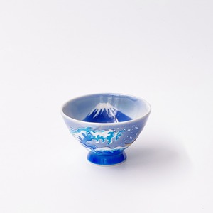 染付交趾波裏盃(大)／Sake cup,colored Hokusai big wave-design（The great wave off Kanagawa）