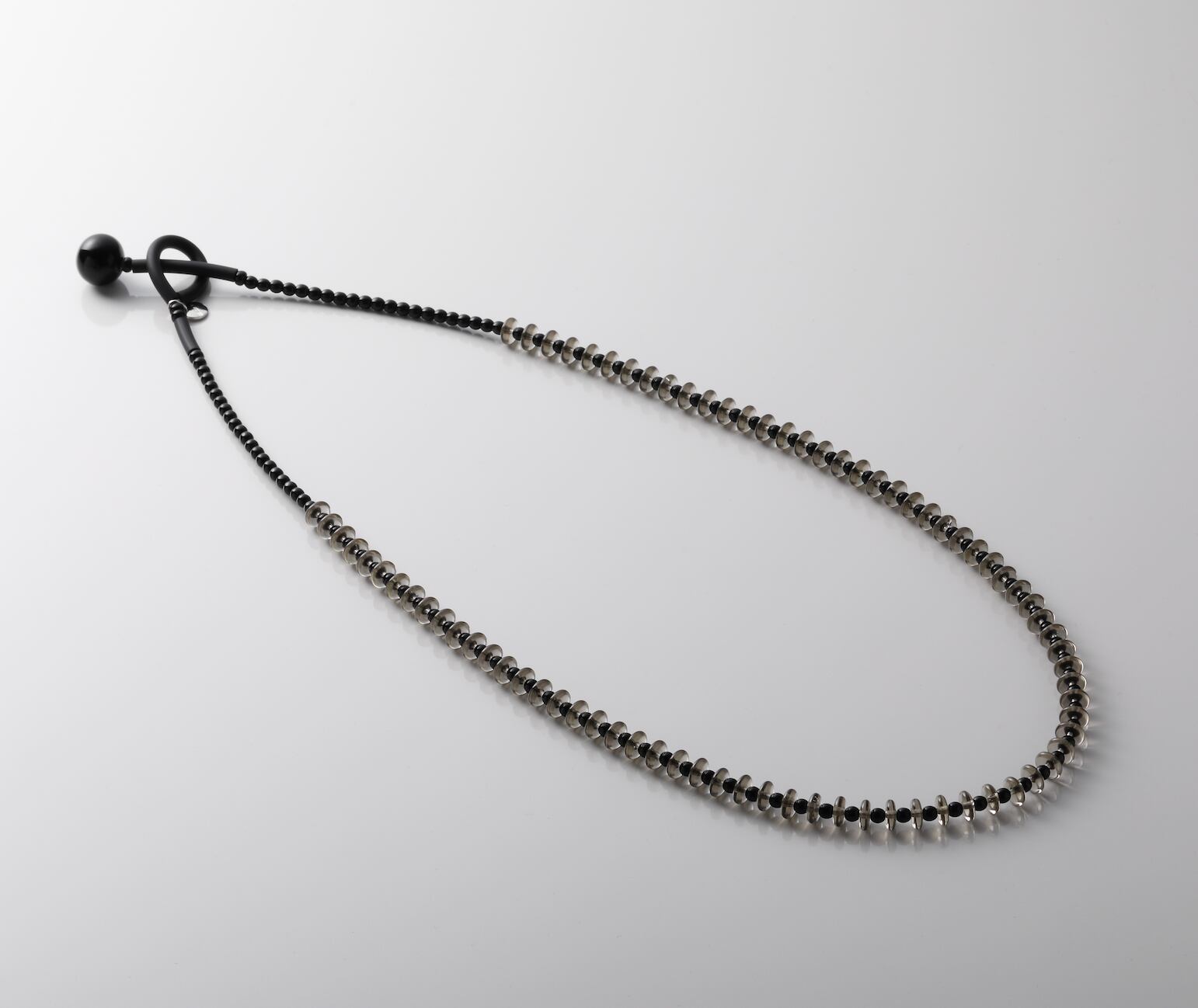 【Ester (エステル)】ロング ネックレス (コニャック&ブラック)