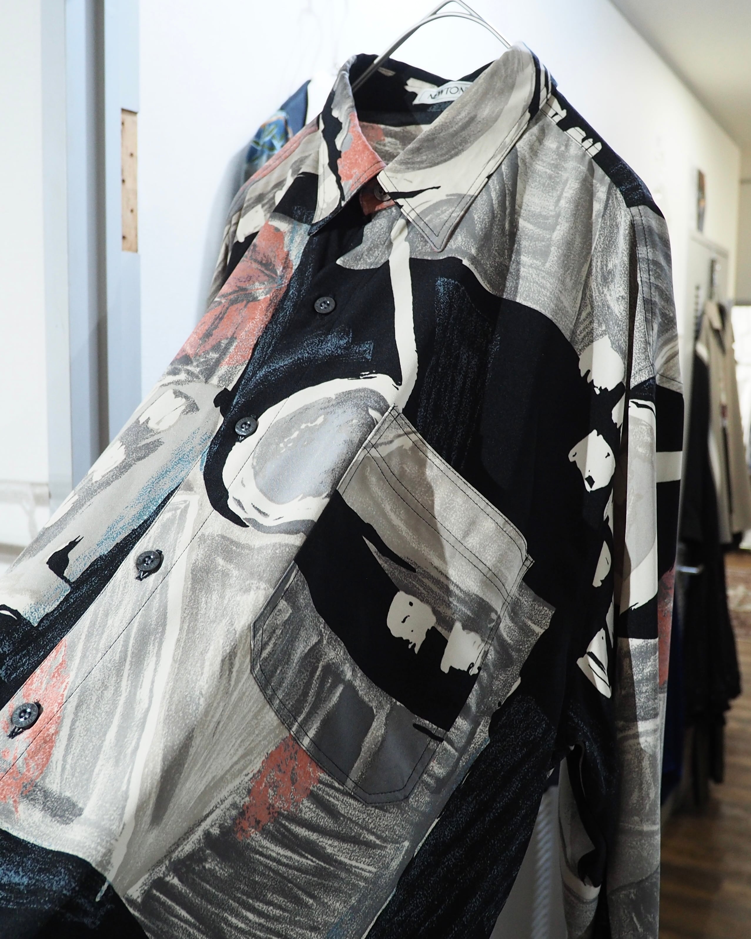 1990s Beautiful abstract Art painting vintage Drape loose shirt
