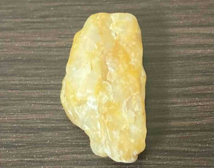 超特価！1,300円何と！美しい希少な貴石！阿波神山鮎喰川産の天然黄
