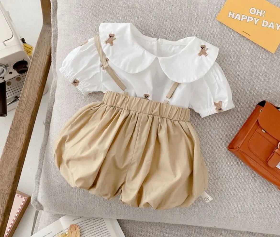 くまの半袖ブラウス&ストラップつきショートパンツ