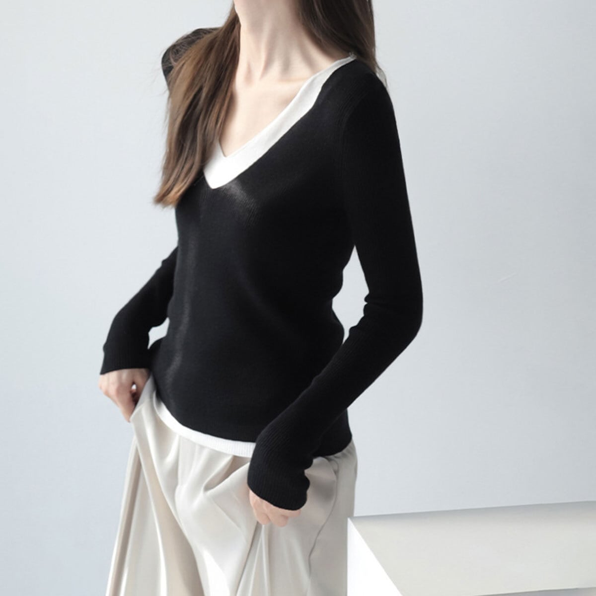 レイヤード風 ニット 長袖 トップス レディース 春秋冬 韓国 重ね着風 Vネック 大人 きれいめ カジュアル おしゃれ リブニット 薄手 無地 インナー 大人可愛い 大人女子