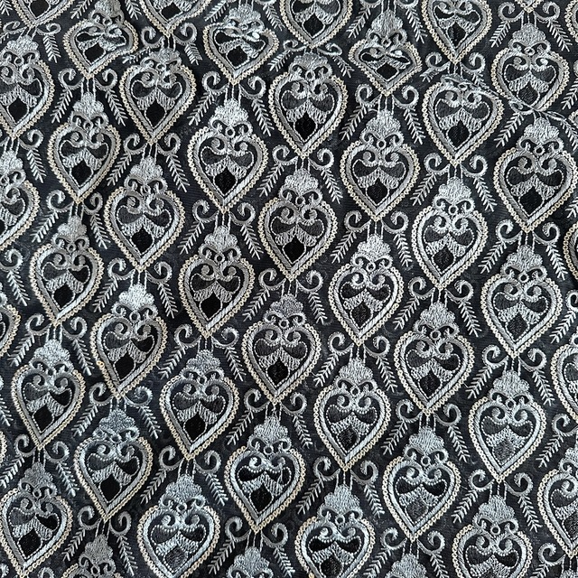 インド刺繍生地　ハート　ブラック　7128