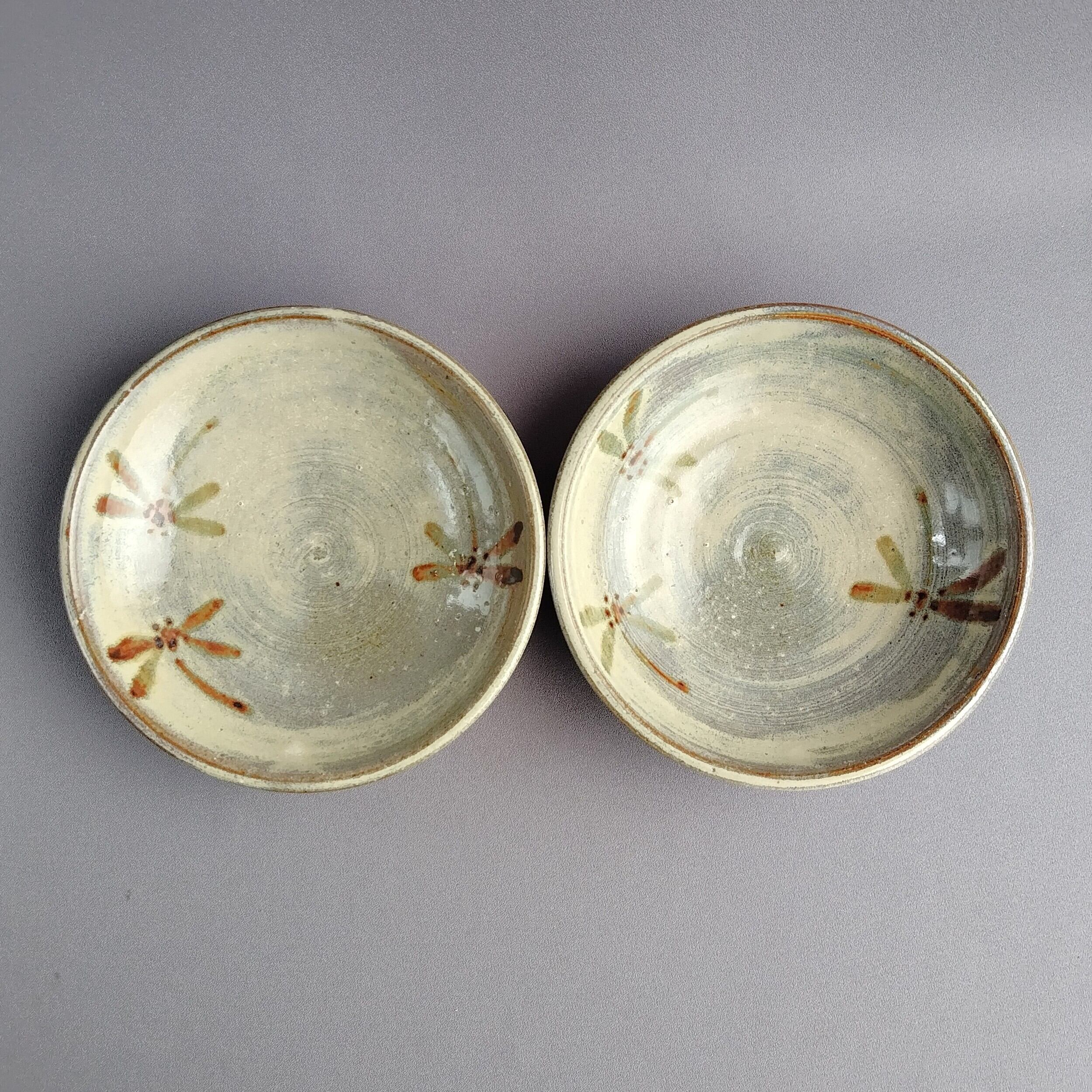 鉢■泥彩鉄絵鉢 浅鉢 桐共箱 共布 お茶菓子器 平鉢 深皿 作家物 古美術■ 浅鉢 マット釉 トンボ絵 ペア 【商品番号：00736】 | やきもの實陶（さ