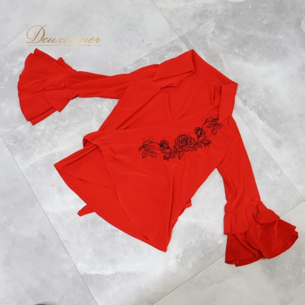 フラメンコ 衣装 トップス ブラウス レッド系 赤 黒 練習 レッスン 伸縮 ストレッチ 刺繍 花 鮮やか 華やか 上品 シンプル ダンス衣装 かわいい ステージ イベント フリル ブラック系