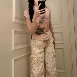 トップス 韓国風 オルチャン カットソー Tシャツ ロゴ入り 猫 キャット 袖あり フレンチスリーブ 半袖 ショートスリーブ ハイネック モックネック 細身 ピッタリ シルエット 大人可愛い 綺麗め きれいめ シンプル カジュアル 大人カジュアル 大人 上品 おしゃれ お洒落 リラクシー リラックス 大人女子 こなれ感 ラフ クール セクシー S M L XL サイズ展開 春 夏 秋 お出かけ デート 公園デビュー 休日 着回し 普段使い デイリー ヘビロテ 韓国 韓国系 定番 ホワイト ピンク