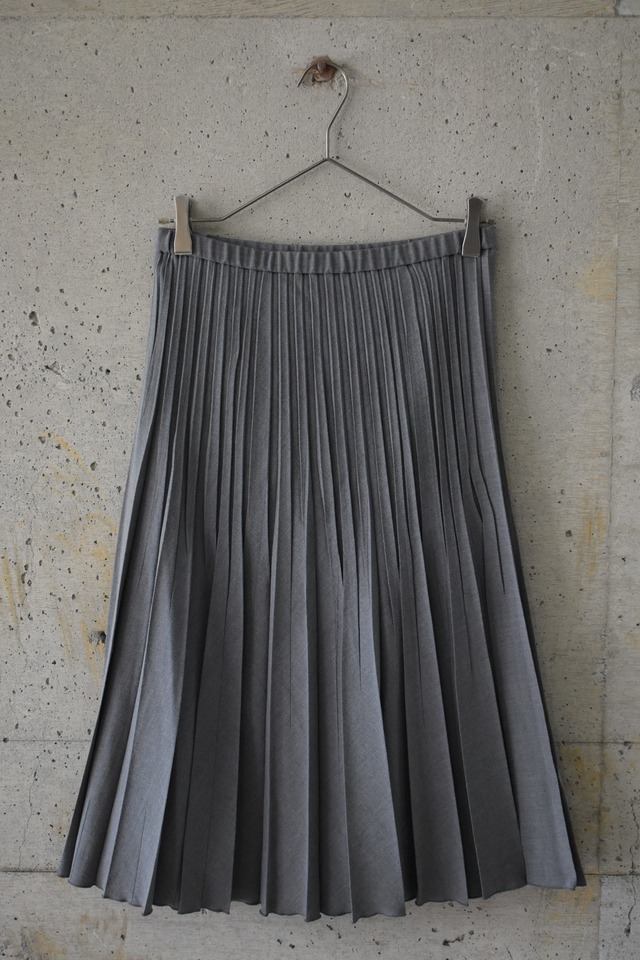 Lightweight iridescent green skirt