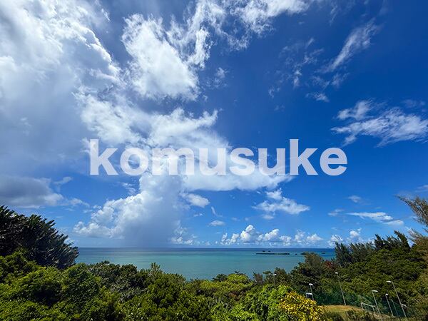 komusuke-select-66_海_恩納村シーサイドハウス前バス停