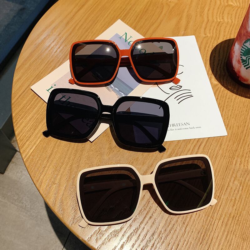 レッドスタンダードホワイト レトロ スクウェア ブラック・アイド・ピーズ3972685370