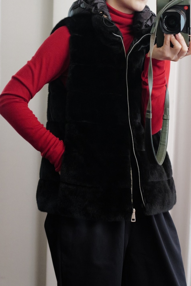 2way fake fur vest black