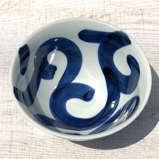 【波佐見焼】【中善】【反丼】【LL】 太唐草 砥部唐草 廻り花 マジョリカ 木の葉 手描き 波佐見焼 おしゃれ 大人