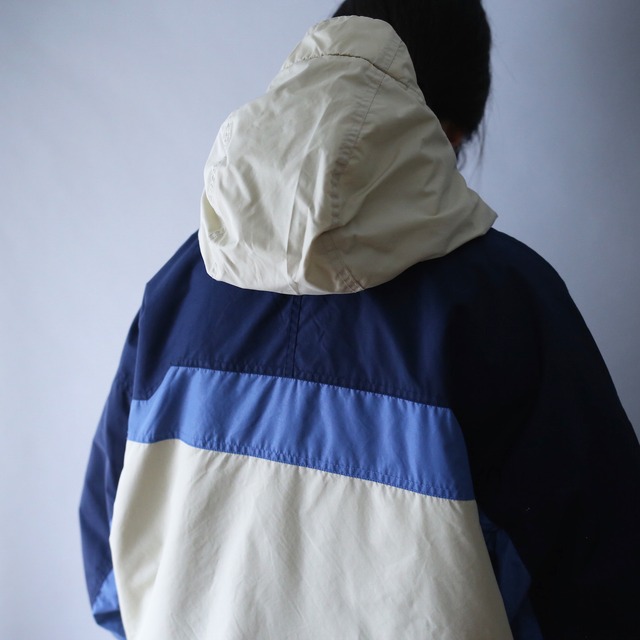 "Columbia" 3-tone future good coloring over silhouette anorak parka