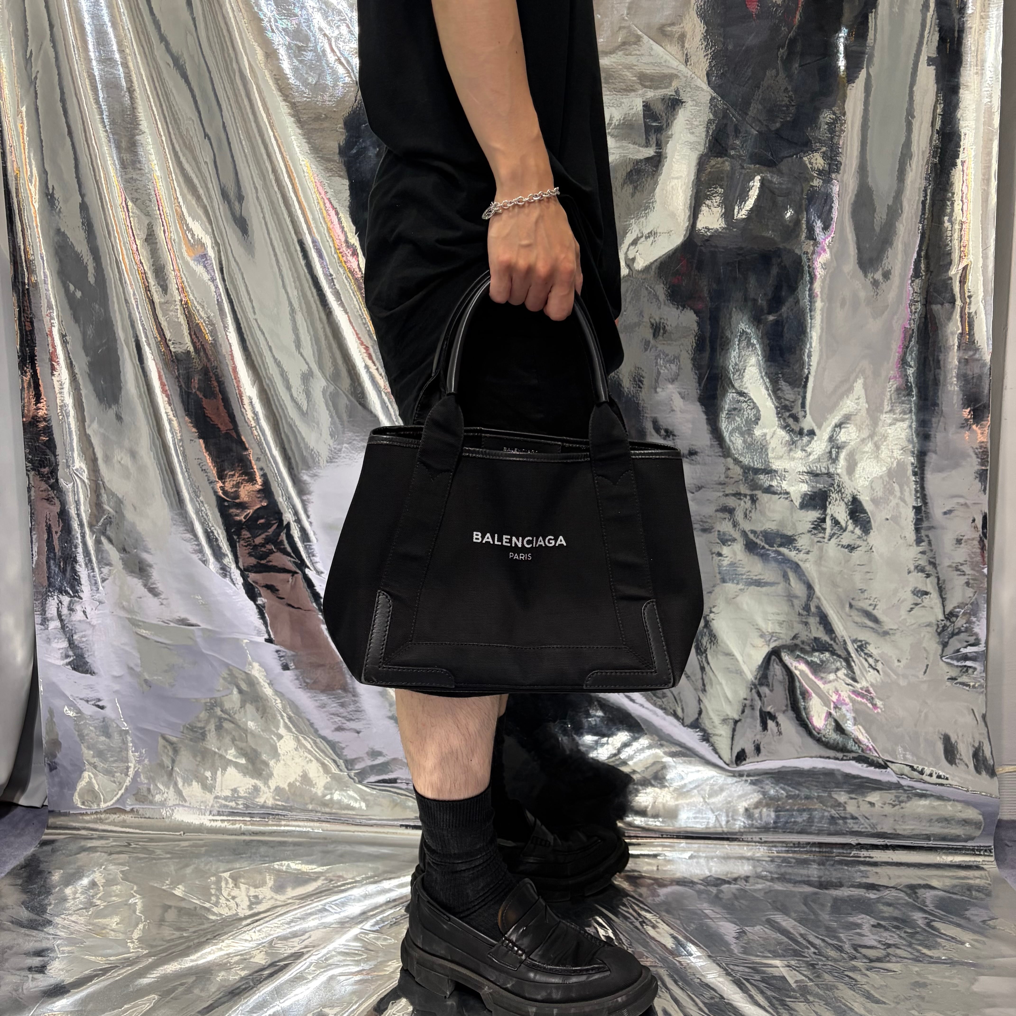 BALENCIAGA ネイビーニューカバ PM ハンドバッグ キャンバス ブラック