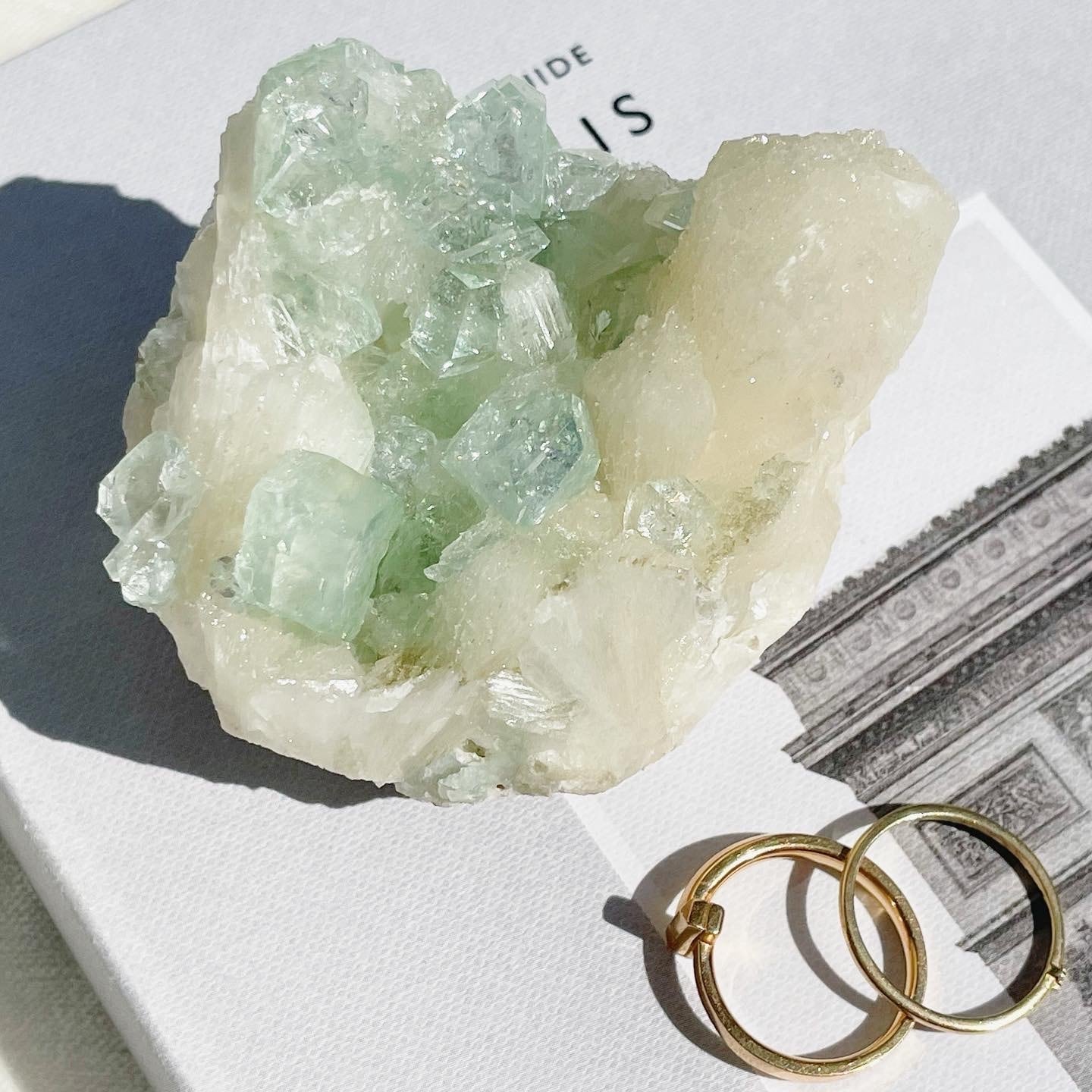 Green Apophyllite Cluster 3 (共生原石)