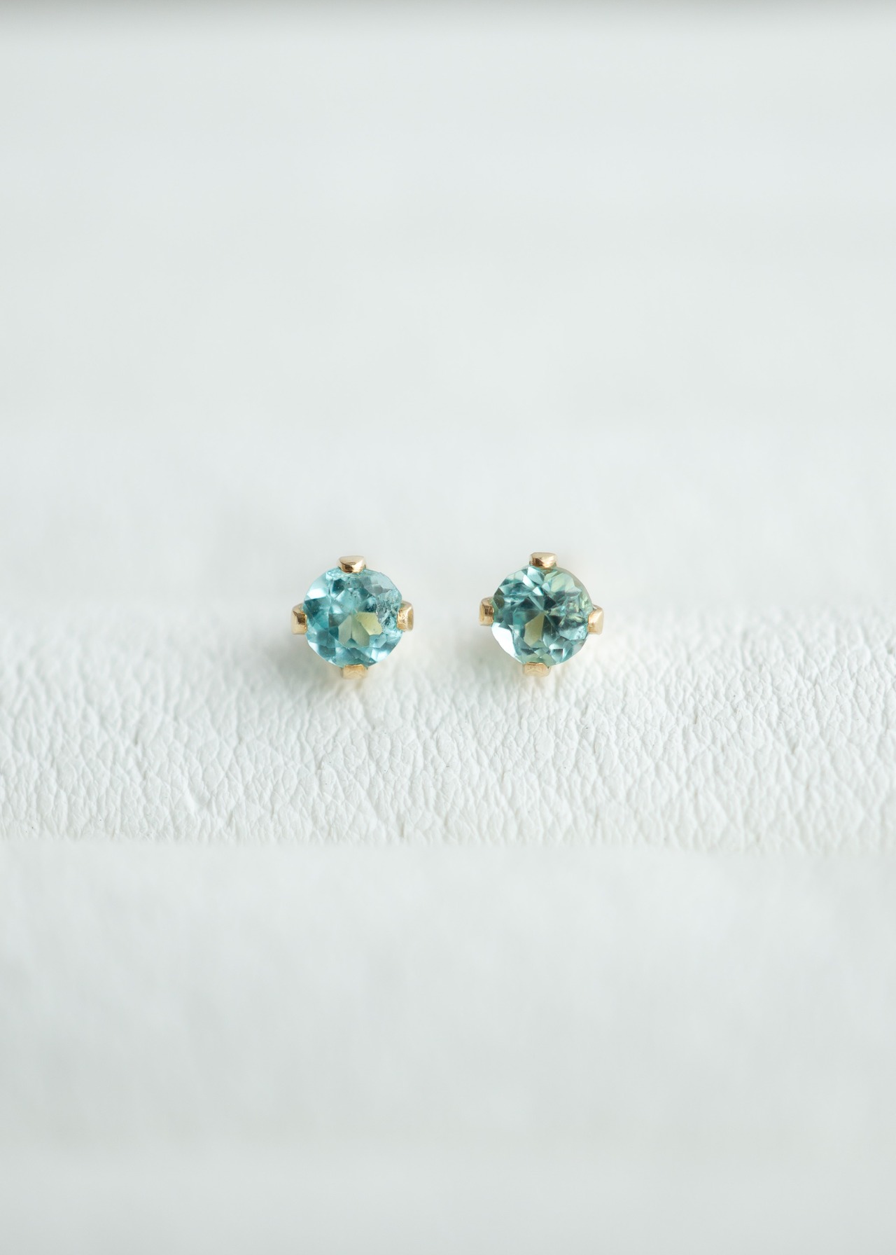 Stone Dot -Apatite-