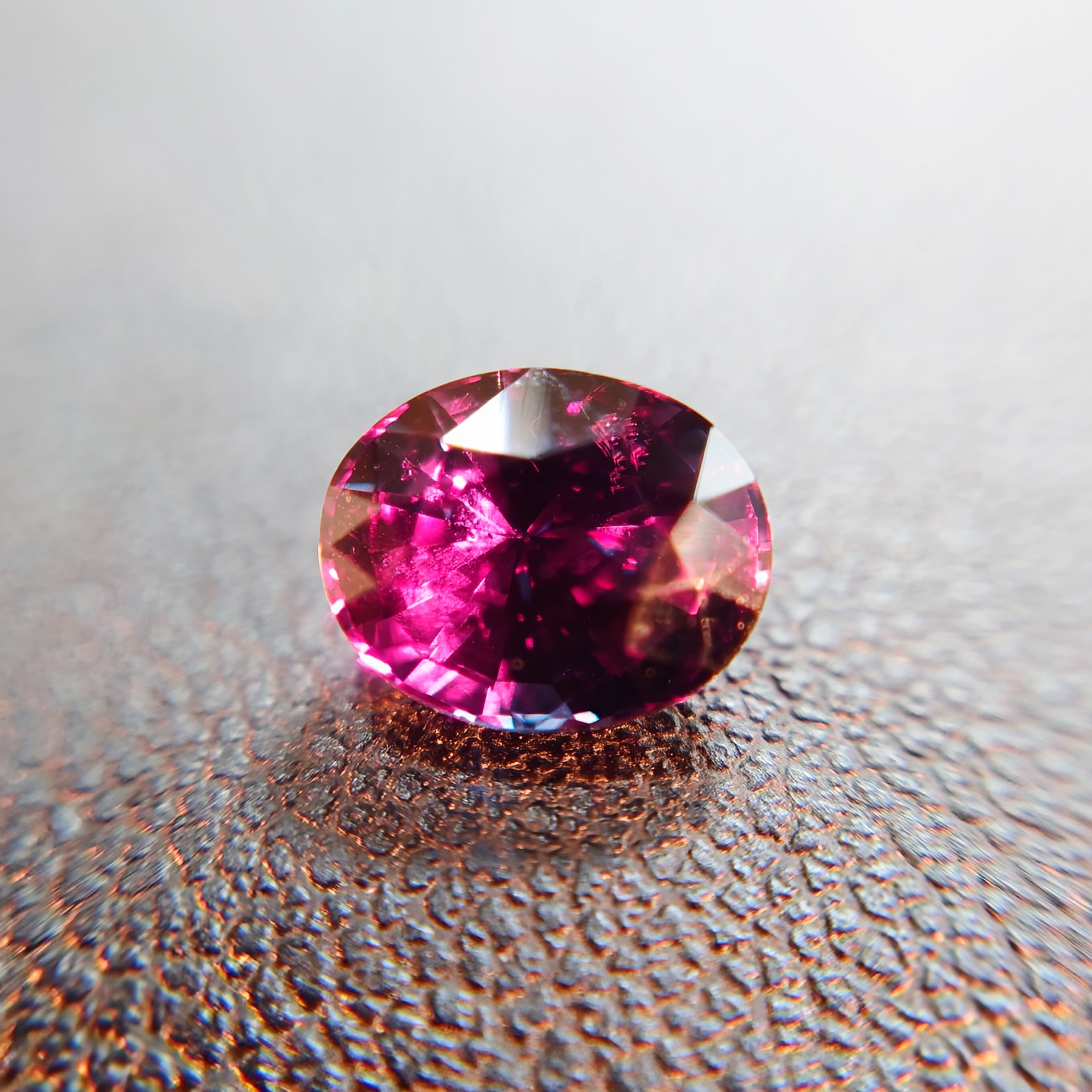 希少 Bekily Blue Garnet color change type 1.888ct JGGLソ付 ルース