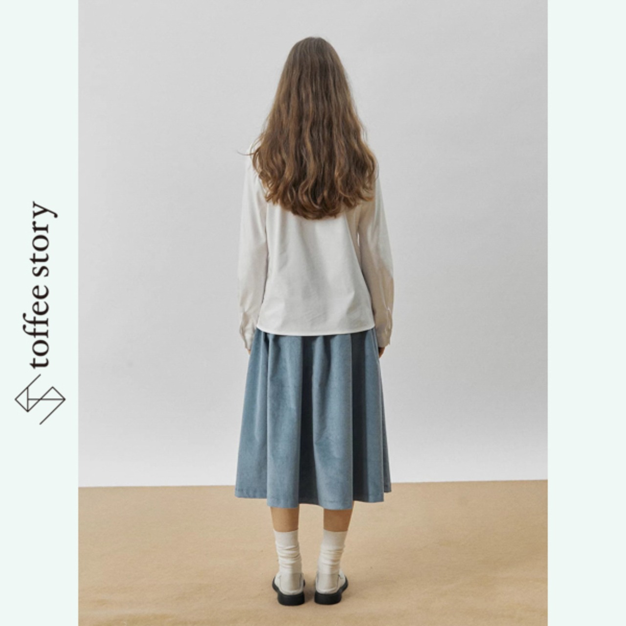 白光に踊る大きな結び：ボウタイシャツ《XU0277》