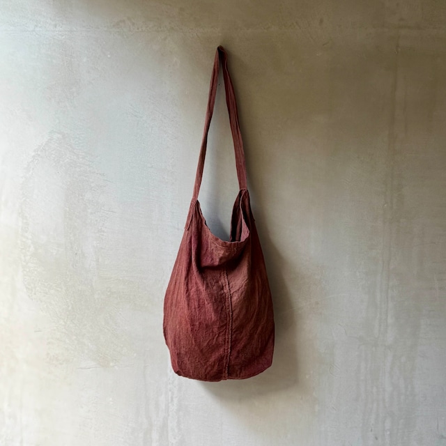 曖昧   真っ赤なバッグ