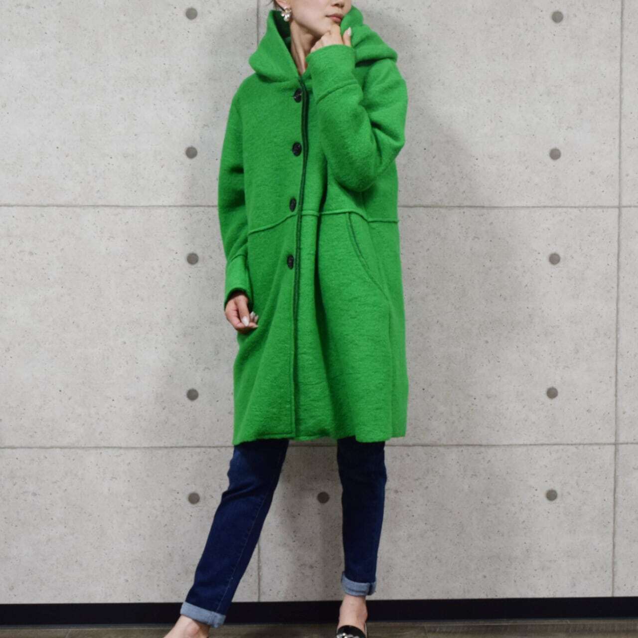 再入荷！】2025・2026年真紅の赤のコートで落ちつきあるかっこいい女性