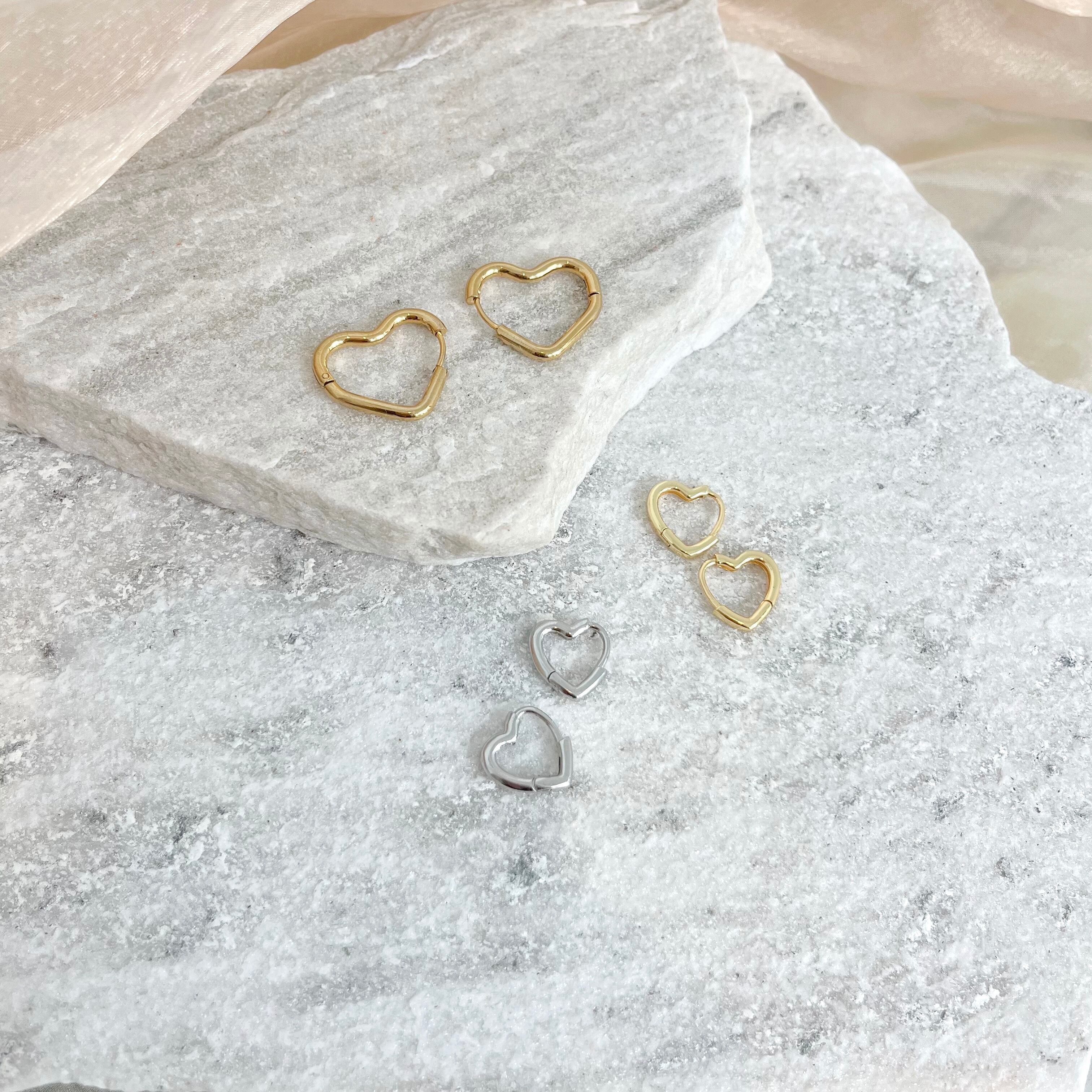 【小サイズ】ハート ピアス ゴールド シルバー 2色 金属アレルギー対応
