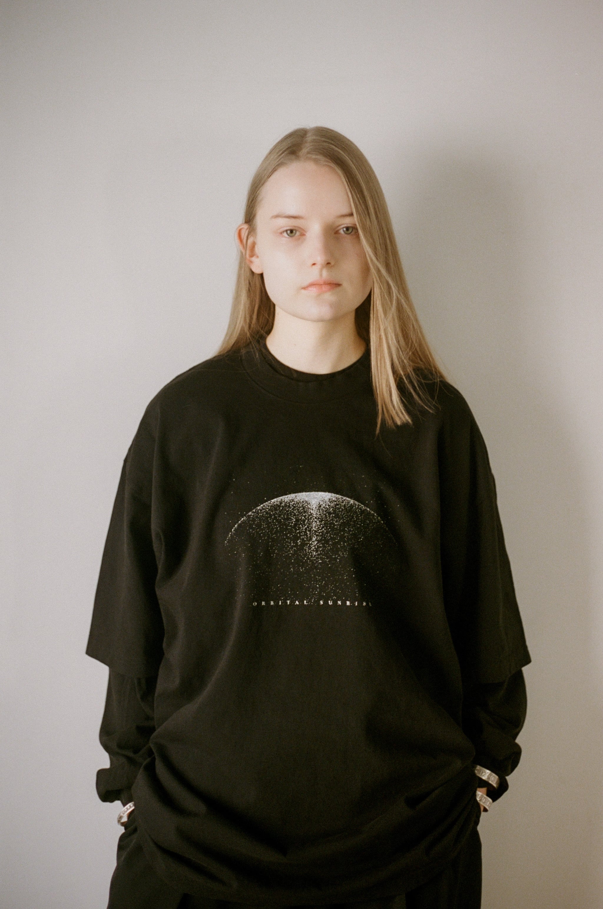 X - VINTAGE BLACK | ESSAY