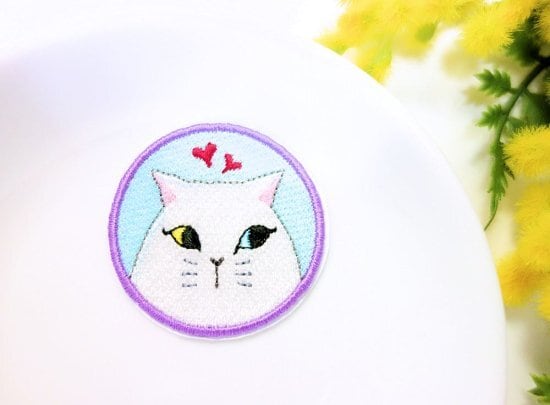 シールにもなる猫の刺繍ワッペン◆丸型　nana（なな）
